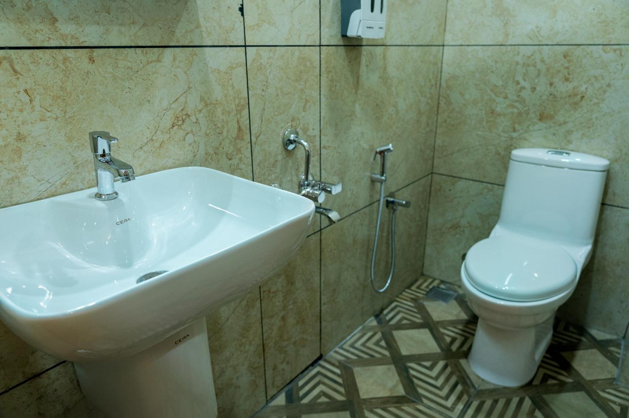 فندق Fly View Airport Residency نيدومباسيري المظهر الخارجي الصورة